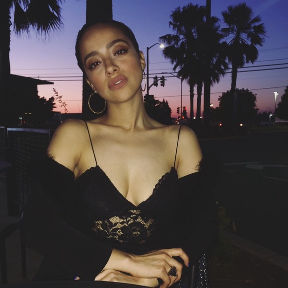 ⚡️Get To Know Me⚡️ - Picture 5 of 7